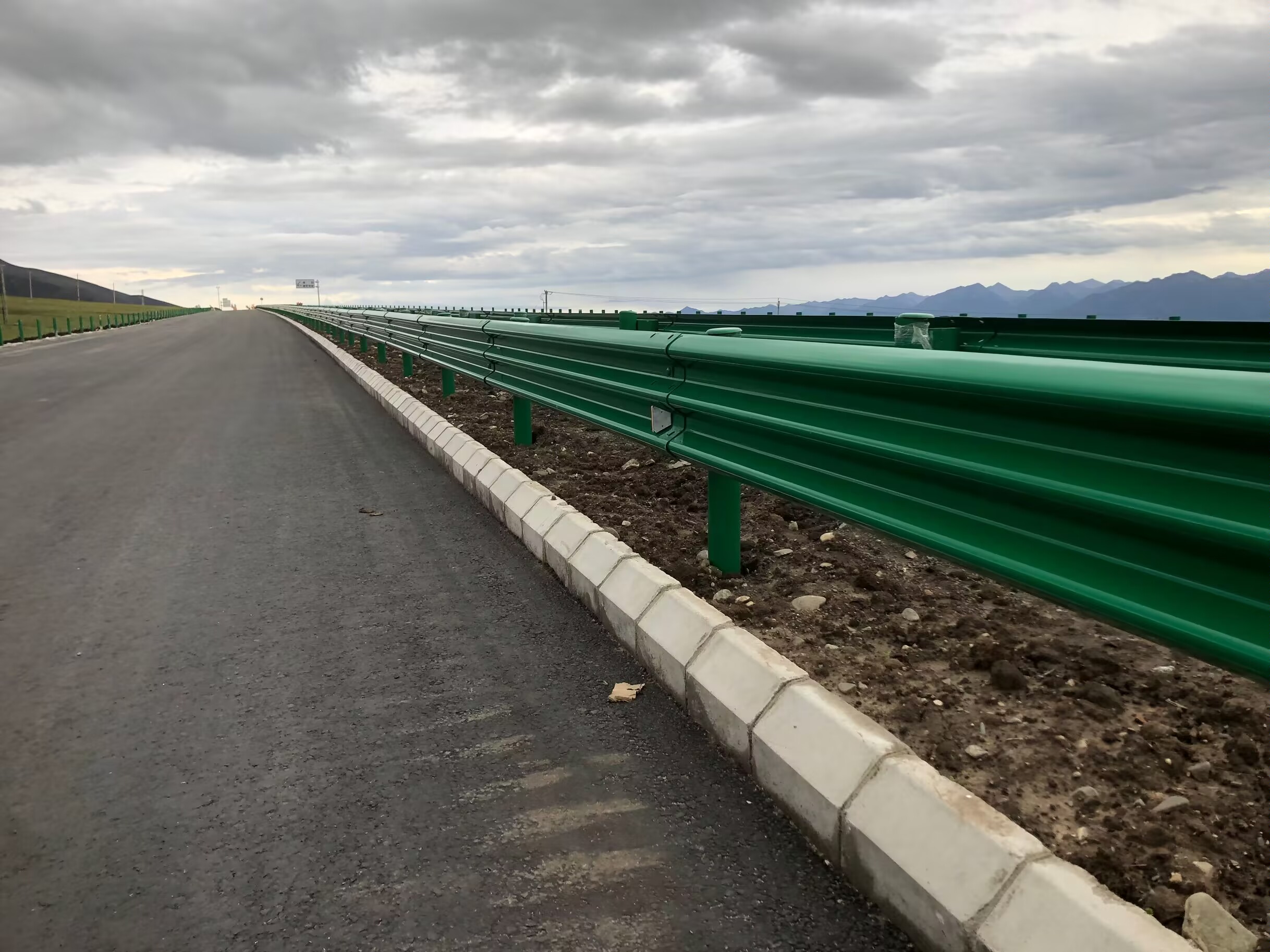 甘洛县乡村公路波形护栏波形护栏板 - 推荐